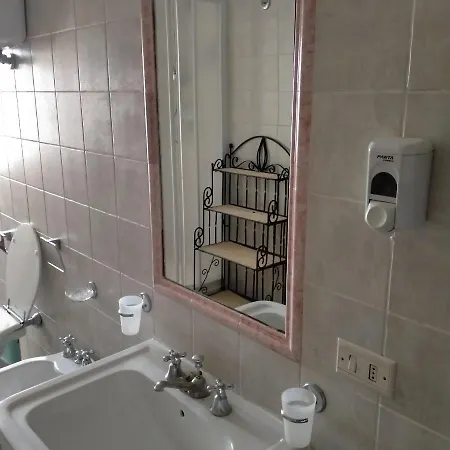 Santa Chiara Apartment *