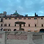 Santa Chiara דירה *
