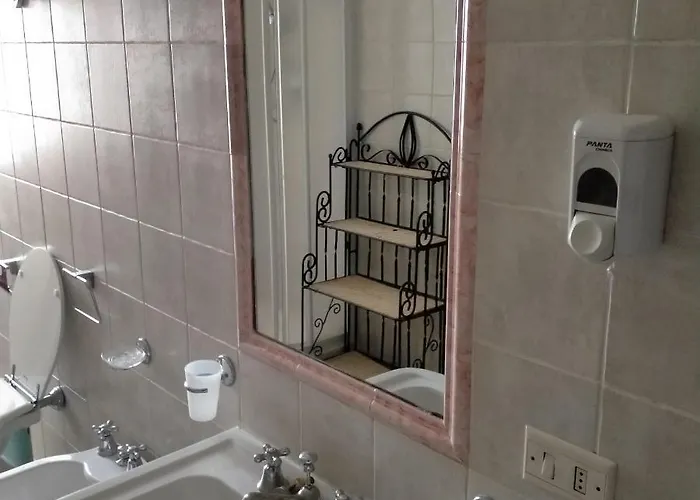 Santa Chiara Apartment *